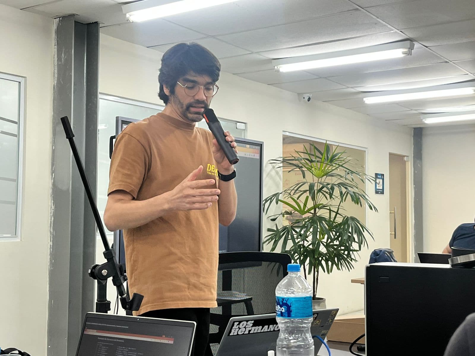 Maurus apresentando conteúdo sobre Claude Code